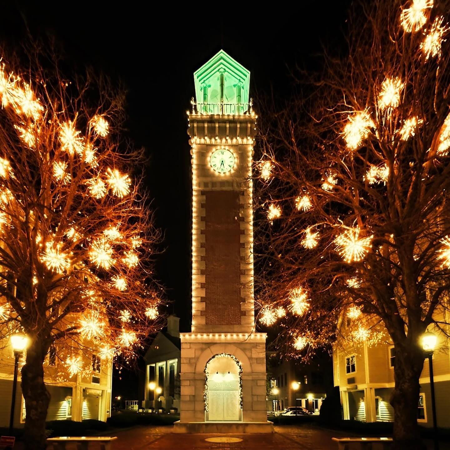 We had a great time last Saturday! Thanks to all of you for coming out and “Lighting It Up”!The lights will remain up for the month of December, making for a fun and festive atmosphere! Sunday December 17th will be our Marina Bay Holiday Market with @white_pine_market_ and businesses along the boardwalk have great deals and specials all month long!This past summer of rain was tough on Marina Bay businesses. If you are able to find your way down to the Marina to support them, they will be grateful!Special thanks to @mayortomkoch @cityofquincy @merielmarinabay and all of our sponsors for making this possible! Happy holidays!(Also, thanks for the many great pictures from members of the public!)