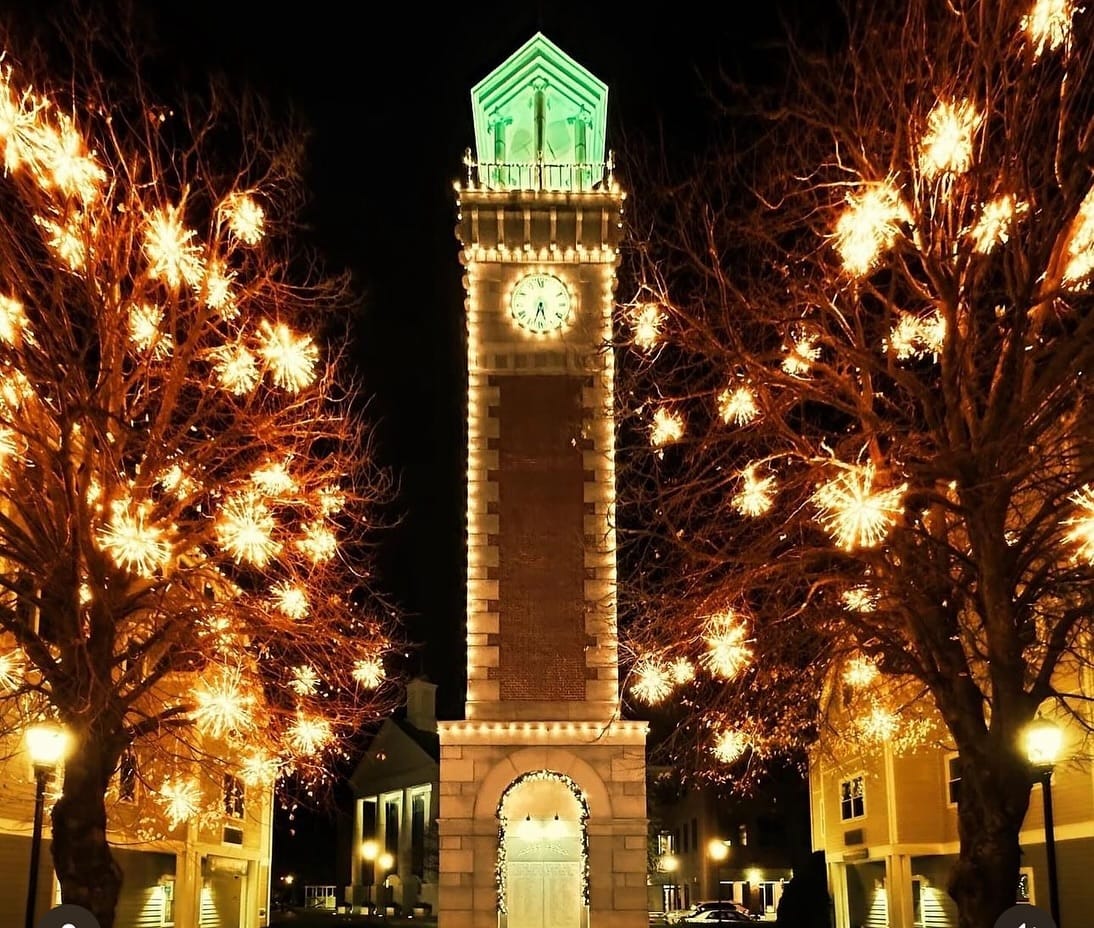 Tomorrow we LIGHT IT UP! Here are just a few of our favorite things/offers! Come support our boardwalk businesses in the off season. Many will be open all day with festive giveaways and offers!And of course, we have Santa coming by boat at 5pm courtesy of @towboatusboston and @mayortomkoch here to lead a countdown to turn on the lights at 6pm!Link in bio or mbbaquincy.com/lightitup for info!